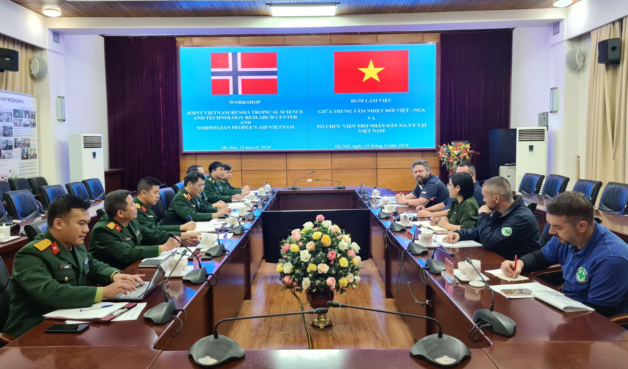 Hợp tác huấn luyện, sử dụng chó bản địa Việt Nam trong phát hiện bom mìn giữa Tổ chức Viện trợ nhân dân Na-uy, Trung Tâm Nhiệt đới Việt-Nga và Trường Trung cấp 24 Biên phòng